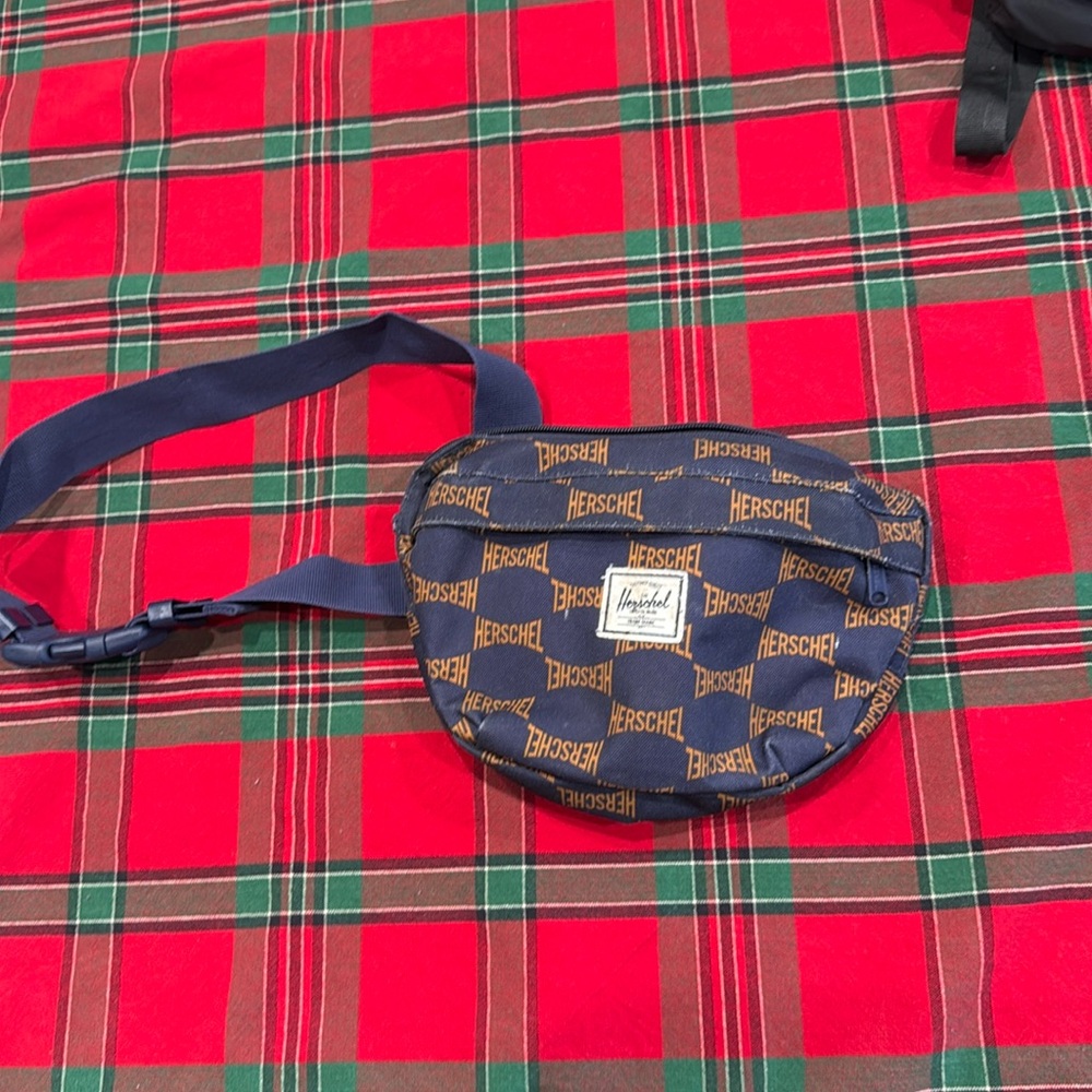 herschel fanny pack, navy blue.